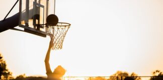 Ile razy można odbić piłkę noga w siatkówce?